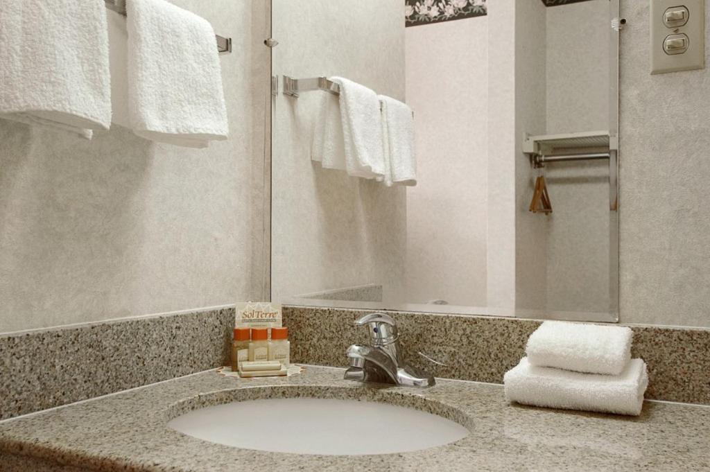 Travelodge by Wyndham Ridgeway Martinsville Area Main image 2